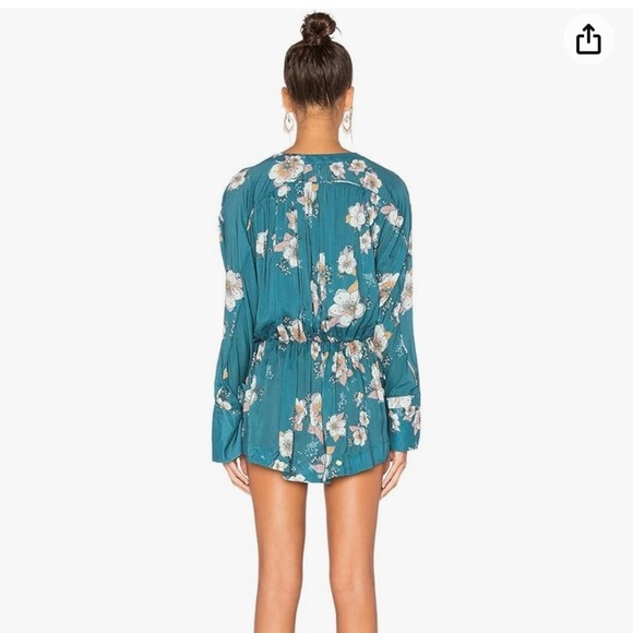 Free People Tuscan Dreams small oversized floral faux wrap top - Picture 3 of 10